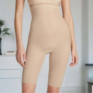 NWOT Women's Shorts Commando's Featherlight Control Long Shorts Beige Shapewear